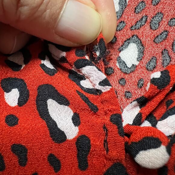 Sanctuary Noelle Leopard Print Smocked Sleeve Button Down Blouse *SMALL FLAW* - Picture 14 of 15